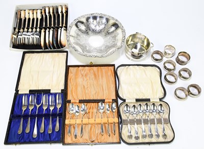 Lot 246 - A small quantity of assorted silver plate to...