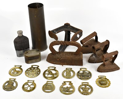 Lot 172 - A small quantity of assorted metalware to...