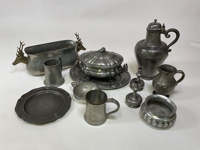 Lot 135 - A collection of pewter items