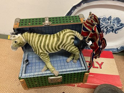 Lot 26 - A collectors' lot including a Steiff zebra,...