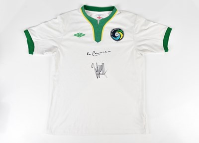 Lot 2309 - NEW YORK COSMOS; a signed retro style football...