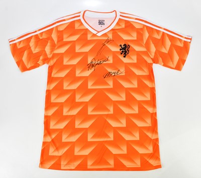 Lot 2313 - NETHERLANDS; a 1988 retro style football shirt,...