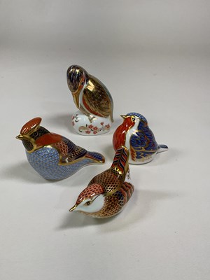 Lot 184 - ROYAL CROWN DERBY; a collection of bird...