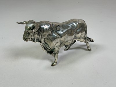 Lot 27 - Animal interest; a Frith sculpture of a seated...