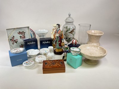 Lot 182 - A quantity of assorted items, to include Royal...