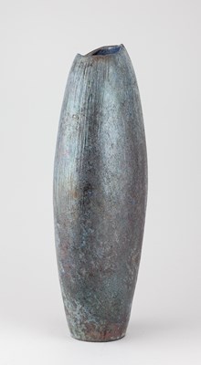 Lot 573 - STEPHEN MURFITT (born 1953); a tall oval raku...