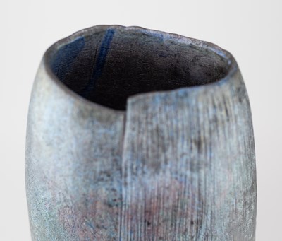 Lot 573 - STEPHEN MURFITT (born 1953); a tall oval raku...