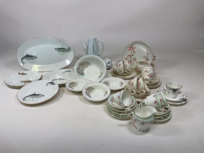 Lot 199 - A quantity of mid century and earlier ceramics,...