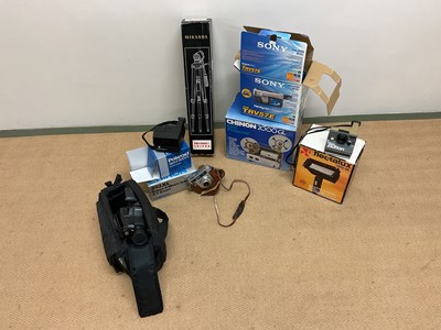 Lot 55 - A collection of photographic equipment...