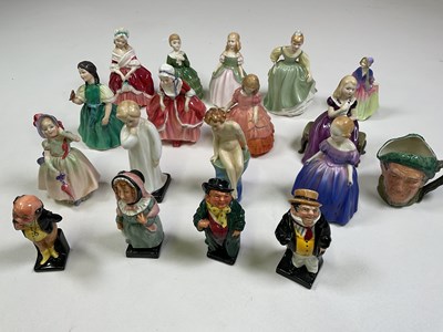 Lot 232 - A group of ceramic figures, mainly Royal...