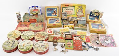 Lot 463 - A group of vintage toys and collectors' items...