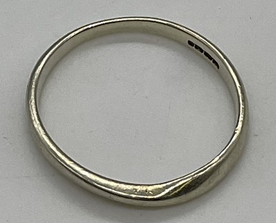 Lot 504 - A white gold wedding band, size O, 1.8g