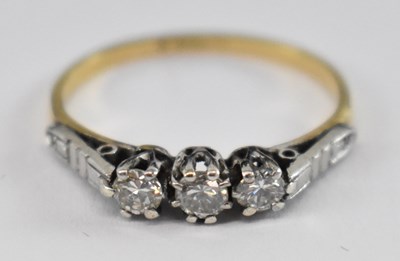 Lot 660 - An 18ct yellow gold three stone diamond ring,...