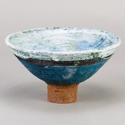 Lot 655 - ROBIN WELCH (1936-2019); a small stoneware...