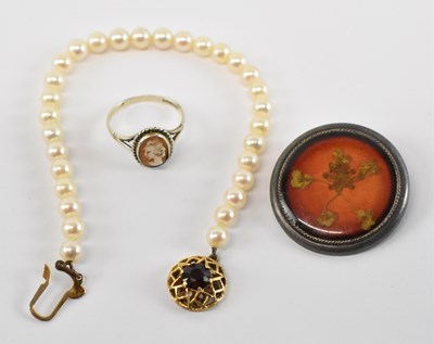 Lot 729 - A cultured pearl bracelet with 9ct yellow gold...