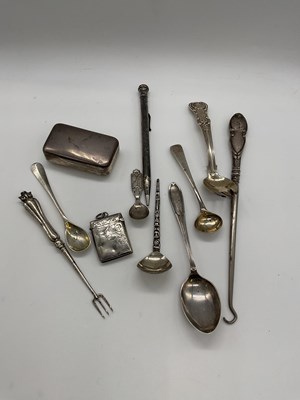 Lot 451 - A quantity of small silver and white metal...