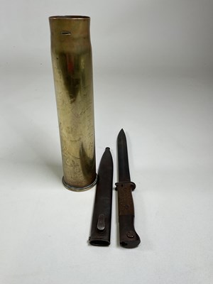 Lot 101 - A WWII German bayonet, length 37cm from point...