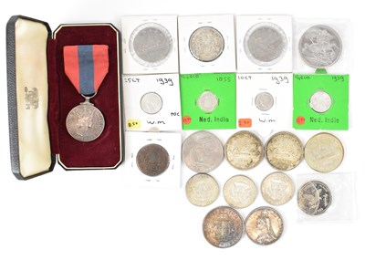 Lot 827 - A group of silver and other coinage including...