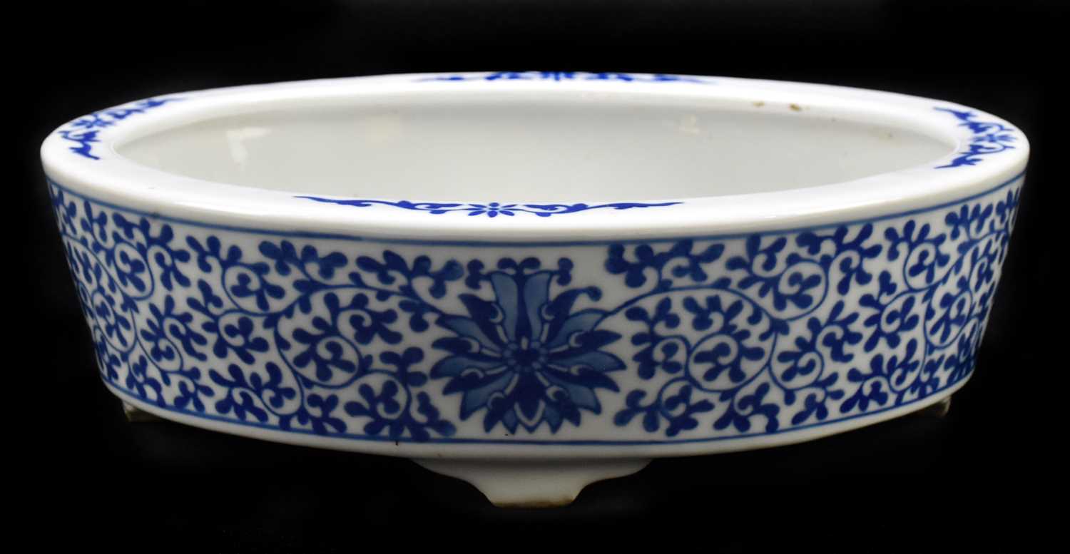 Lot 553 - A modern Chinese blue and white ceramic...