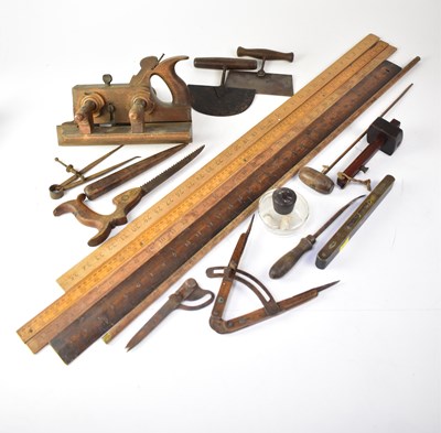Lot 93 - Various mixed vintage tools to include rulers,...