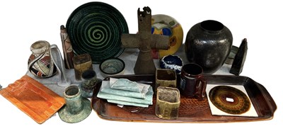 Lot 525 - A group of studio pottery items, including...