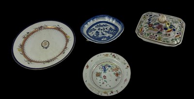 Lot 1098 - A large Chinese export ware porcelain dish...