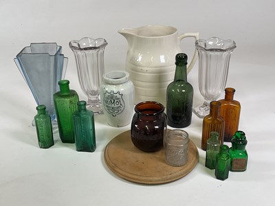 Lot 266 - A collection of assorted ceramics and glass...