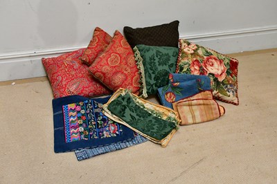 Lot 461 - Six vintage cushions including three cotton...