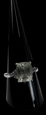 Lot 724 - A 9ct white gold aquamarine set ring, the...