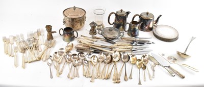 Lot 587 - A quantity of assorted silver plated items,...