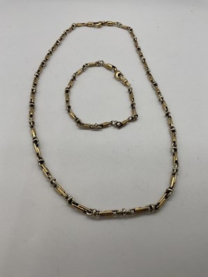 Lot 472 - A 9ct yellow and white gold necklace and...