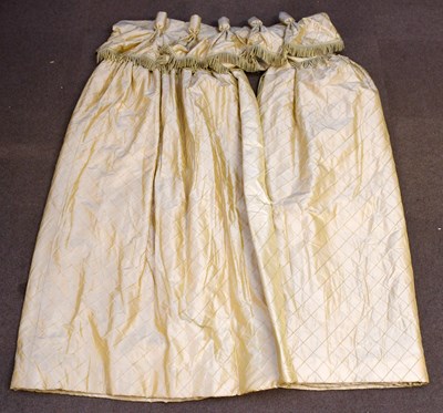 Lot 110 - A pair of modern lined and interlined Country...