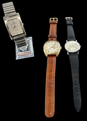 Lot 867 - SEKONDA; an automatic gentleman's wristwatch...