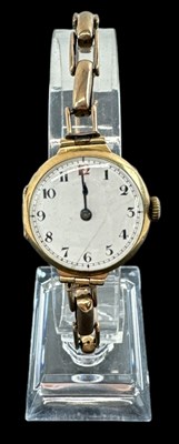 Lot 862 - A 9ct yellow gold lady's wristwatch with white...