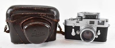 Lot 295 - A Leica-Meter MC Red Dot camera, with Ernst...