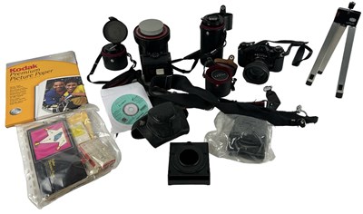 Lot 313 - A quantity of cameras and lenses including a...