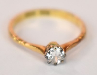 Lot 405 - An 18ct yellow gold platinum tipped diamond...