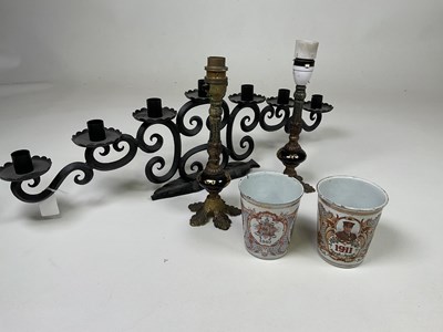 Lot 75 - A group of collectors' items including shells,...