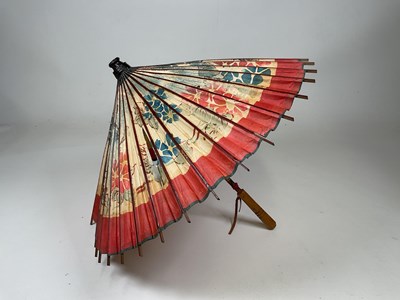 Lot 75 - A group of collectors' items including shells,...