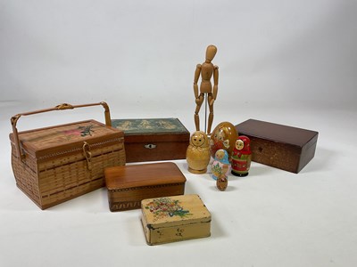 Lot 76 - A quantity of treen and sewing items, also...