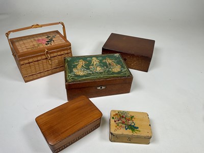 Lot 76 - A quantity of treen and sewing items, also...
