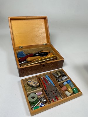 Lot 76 - A quantity of treen and sewing items, also...