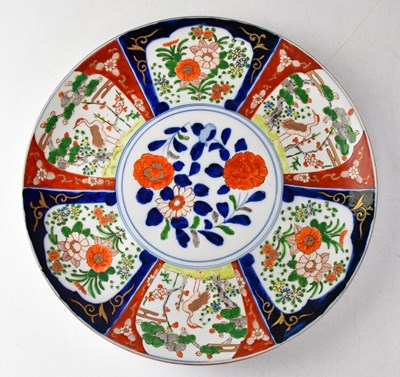 Lot 172 - A Japanese Imari decorated charger, unmarked,...