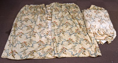 Lot 109 - A pair of lined and interlined Country House...