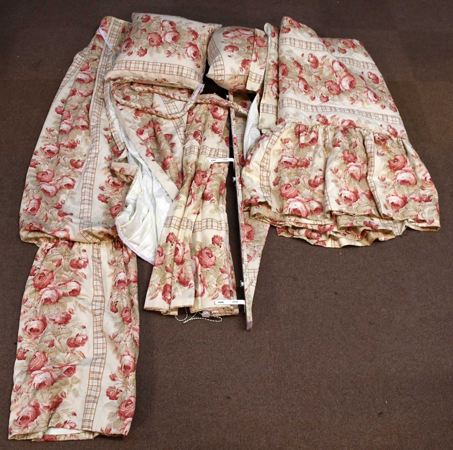 Lot 121 A printed floral pink bed cover, top