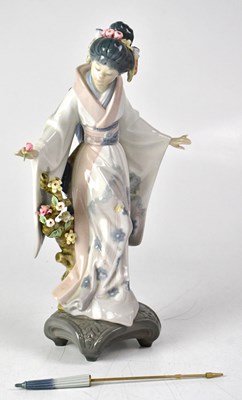 Lot 364 - LLADRÓ; a figure of a Geisha standing on a...