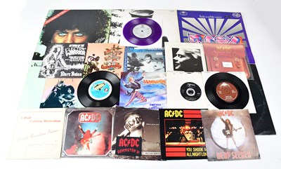 Lot 298 - A good quantity of vinyl LPs and singles to...