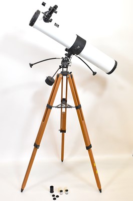 Lot 558 - ASTRO; a Japanese reflecting telescope with...