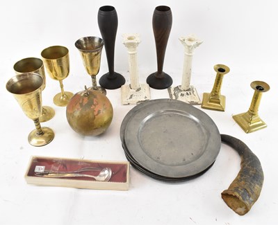 Lot 379 - A group of assorted collectors' items...