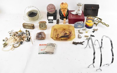 Lot 380 - A group of assorted collectors' items...